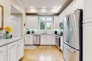 Fridge, microwave, oven, stovetop - Spacious downtown condo just one block from Kalamazoo River (Douglas)