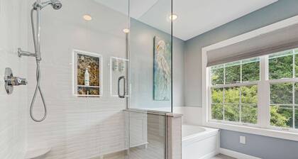 Spacious downtown condo just one block from Kalamazoo River