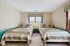 4 habitaciones, tabla de planchar con plancha, wifi y ropa de cama 