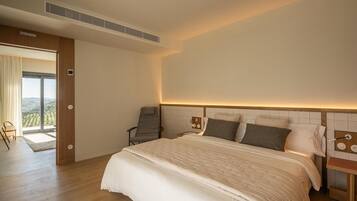 Tabla de planchar con plancha, wifi, ropa de cama