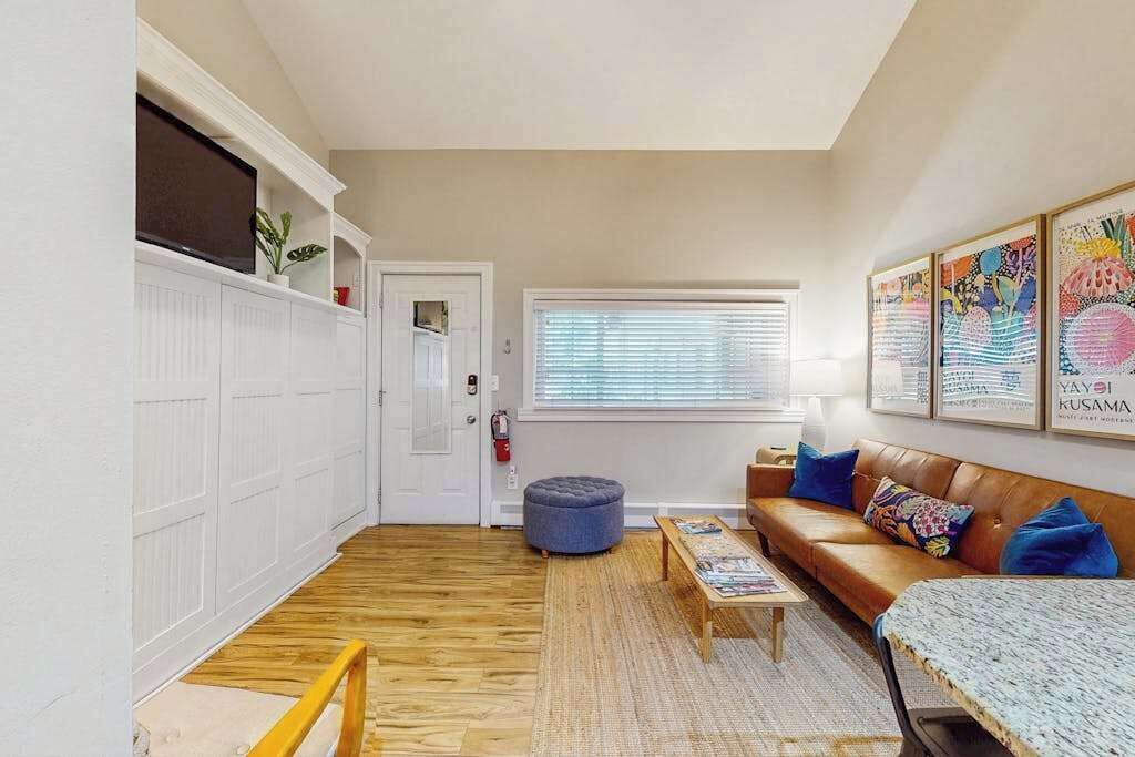 Stylish, Ground-floor Getaway Between Saugatuck & Douglas, Walk To It All! - saugatuck, MI