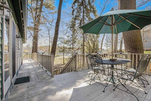 Calming Cottage on the River W/ Furnished Porch, Lofted Layout & Ideal Location