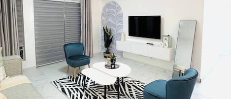 Apartment, 3 Bedrooms, Balcony | Living room