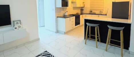 Apartment, 3 Bedrooms, Balcony | Private kitchen
