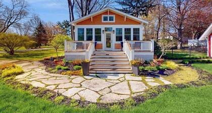Cottage with large fenced yard & screened, three-season porch