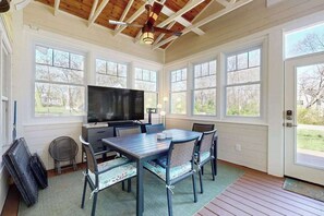 Dining - Cottage with large fenced yard & screened, three-season porch (Saugatuck)