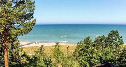 Gigantic lakefront home with private hot tub, washer/dryer, AC, deck, & firepit