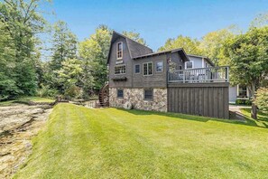 Exterior - Cozy cottage surrounded by water w/ Kalamazoo River views - one dog OK (Saugatuck)