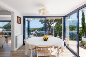 Dining - Fantastic Villa with Private Pool and Garden (Pals)