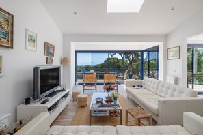 TV - Fantastic Villa with Private Pool and Garden (Pals)
