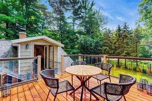Outdoor dining - Lake Michigan Retreat with large patio, gas grill, fire pit, & outdoor hot tub (Fennville)