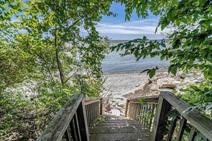 Beach nearby - Quaint lakefront cottage w/ private hot tub, firepit, & beautiful sunset views (Fennville)