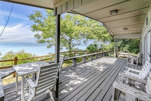 Outdoor dining - Quaint lakefront cottage w/ private hot tub, firepit, & beautiful sunset views (Fennville)