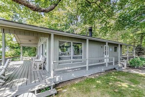 Terrace/patio - Quaint lakefront cottage w/ private hot tub, firepit, & beautiful sunset views (Fennville)