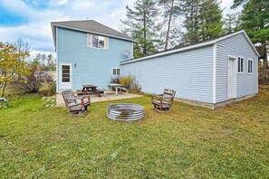 Outdoor dining - Charming in Town Home w/ Backyard Patio, Fire Pit, just steps from Indian River! (Indian River)
