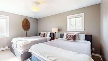 4 bedrooms, desk, WiFi, bed sheets