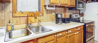 Secluded Home with Firepit, Gas Grill, WIFI, WFH Station & Private W/D