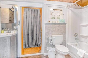 Shower, hair dryer, towels - Riverfront cabin with furnished deck, beautiful backyard, firepit & kayaks (Honor)