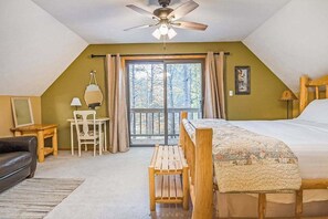 3 bedrooms, desk, WiFi, bed sheets - Stunning two-story home in the trees w/ a firepit, furnished deck, & balcony (Thompsonville)