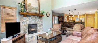 Lovely home near the slopes w/ private deck, spacious design, and hot tub nearby