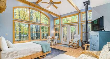 Peaceful dog-friendly home with gas grill & nearby resort amenities