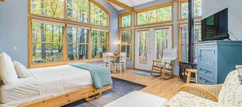 Peaceful dog-friendly home with gas grill & nearby resort amenities