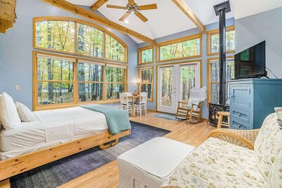 Peaceful dog-friendly home with gas grill & nearby resort amenities