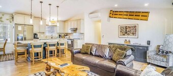 Stunning home w/ golf course views plus private deck near resort amenities