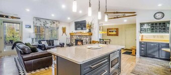 Stunning home w/ golf course views plus private deck near resort amenities
