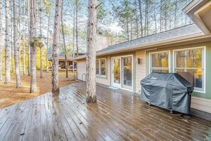Terrace/patio - Stunning home w/ golf course views plus private deck near resort amenities (Thompsonville)