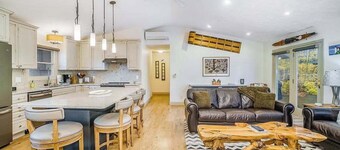 Stunning home w/ golf course views plus private deck near resort amenities
