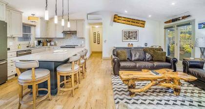 Stunning home w/ golf course views plus private deck near resort amenities