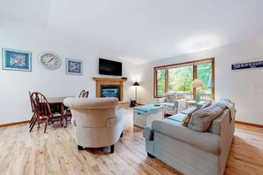 TV, fireplace, DVD player - Downtown home with a firepit, deck, washer/dryer, fireplace - near the beach (Glen Arbor)
