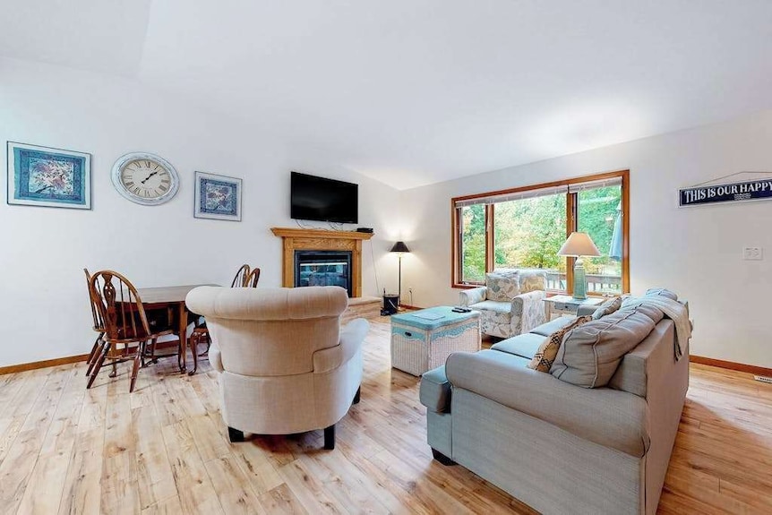 Downtown Home With A Firepit, Deck, Washer/dryer, Fireplace - Near The Beach - Glen Arbor, MI
