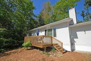 Exterior - Downtown home with a firepit, deck, washer/dryer, fireplace - near the beach (Glen Arbor)