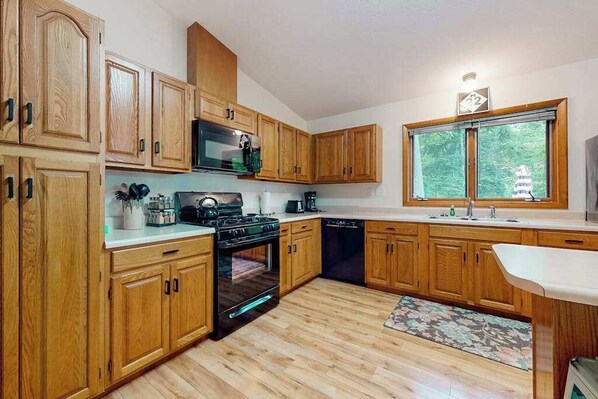 Fridge, microwave, oven, stovetop - Downtown home with a firepit, deck, washer/dryer, fireplace - near the beach (Glen Arbor)