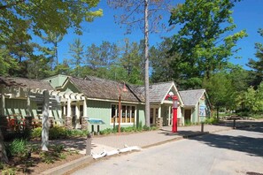 Exterior - Upper-level condo with forest views, fireplace, soaking tub & high-speed WiFi (Glen Arbor)
