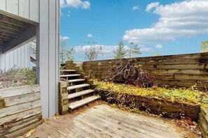 Property grounds - Beachfront condo on Lake Michigan with fireplace, deck, washer/dryer, great view (Glen Arbor)