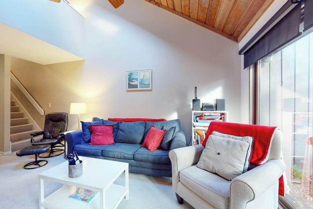 TV, fireplace, DVD player, offices