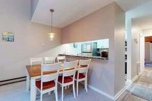 Dining - River-view townhouse with Lake Michigan access, deck, fireplace, and cable (Glen Arbor)