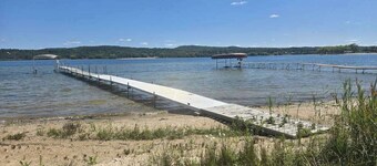 Rustic Cottage w/ dock access, kayaks, and year-round adventures in East Jordan