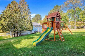 Children’s area - Comfortable home in a great location with enclosed yard, family room, & kayaks (Frankfort)
