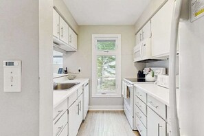 Fridge, microwave, oven, stovetop - Beautiful beachfront townhouse with deck, water views, community firepit (Glen Arbor)