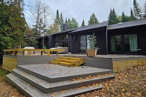 Terrace/patio - Lakeside luxury Home‚ dock, firepit, and easy access to Michigan's best towns! (East Jordan)