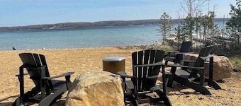 Lakeside luxury Home‚ dock, firepit, and easy access to Michigan's best towns!