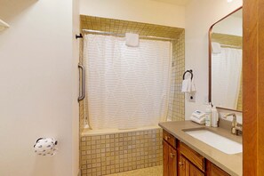 Shower, towels - Lakeside luxury Home‚ dock, firepit, and easy access to Michigan's best towns! (East Jordan)