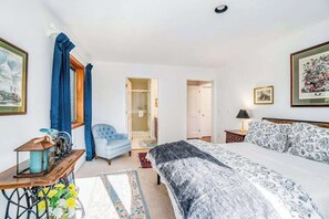 3 bedrooms, desk, WiFi, bed sheets