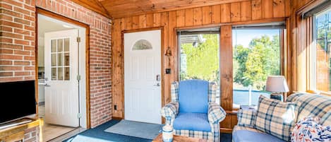 TV, fireplace, DVD player, offices