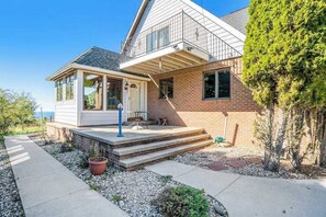 Exterior - Dog-friendly, lake view home with three season room, fireplace, video projector (Arcadia)