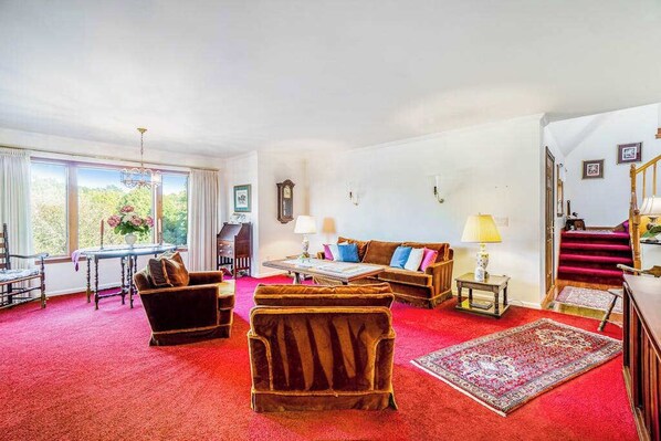 TV, fireplace, DVD player, offices